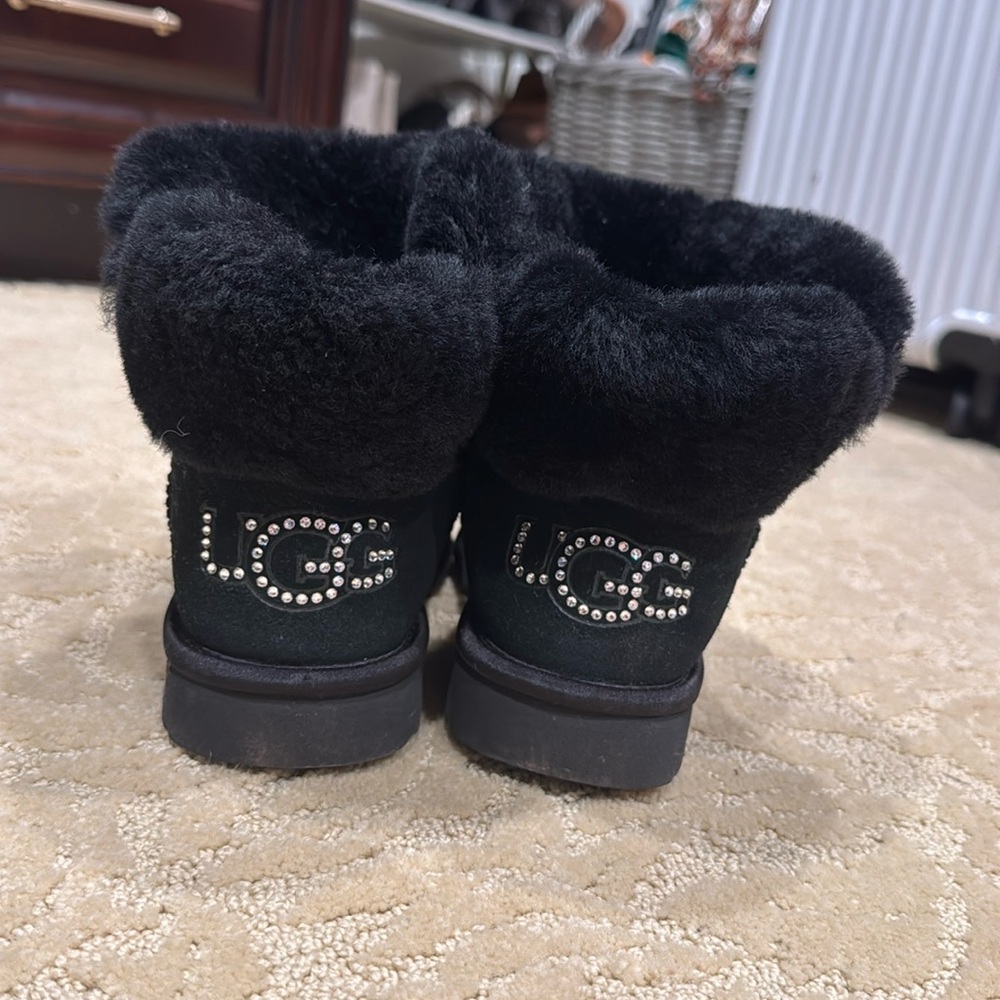 UGGS